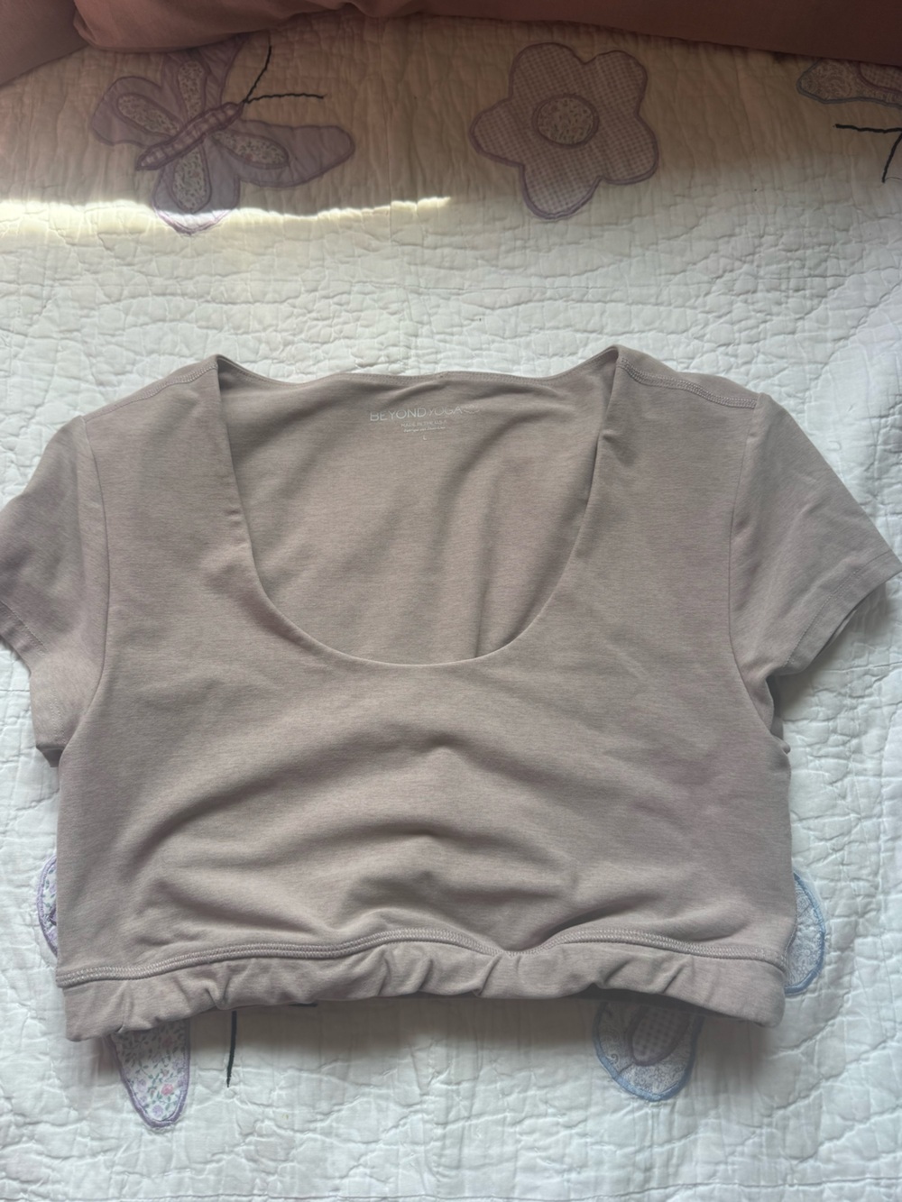 Beyond Yoga Spacedye What’s the Scoop Cropped Tee in Taupe size Large